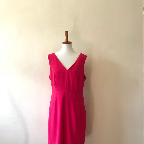 Pink Sheath dress with back cut out - Picture 4 of 5